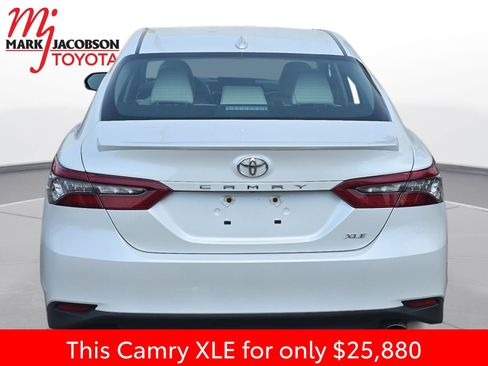 Used 2024 Toyota Camry XLE image 11