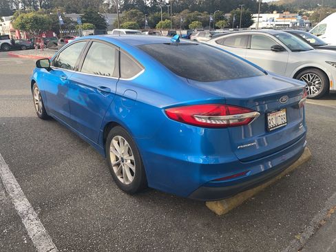 Used 2020 Ford Fusion SE image 4