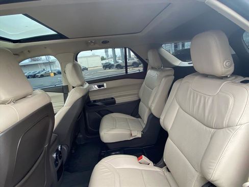 Used 2020 Ford Explorer Platinum w/ Premium Technology Package image 8