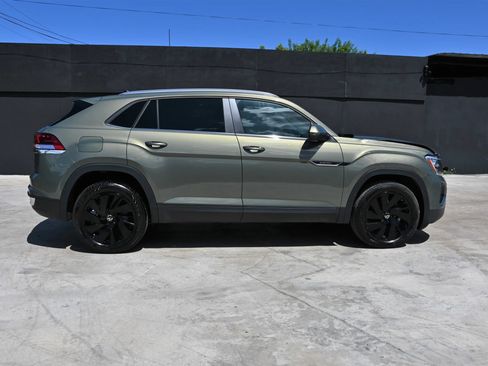 Used 2025 Volkswagen Atlas Cross Sport SE AWD/4WD image 6