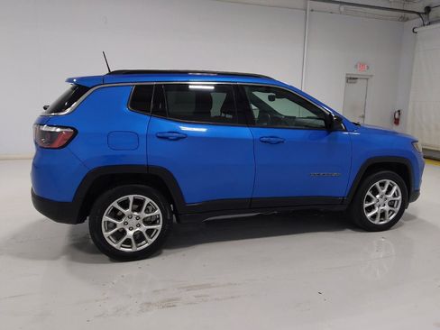 Used 2023 Jeep Compass Latitude AWD/4WD image 10