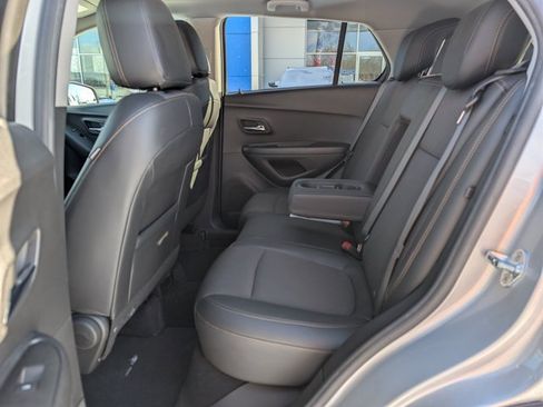 Used 2022 Chevrolet Trax LT w/ LT Convenience Package image 15