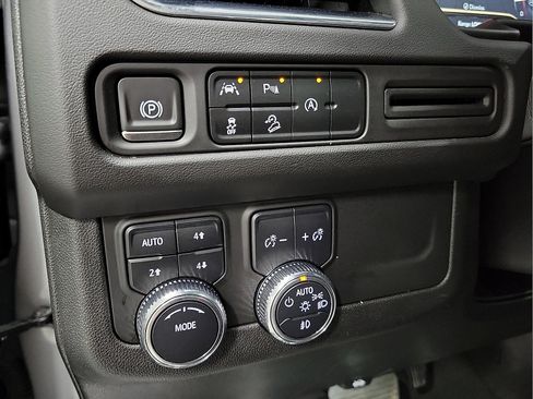 Used 2023 GMC Yukon XL AT4 AWD/4WD image 13
