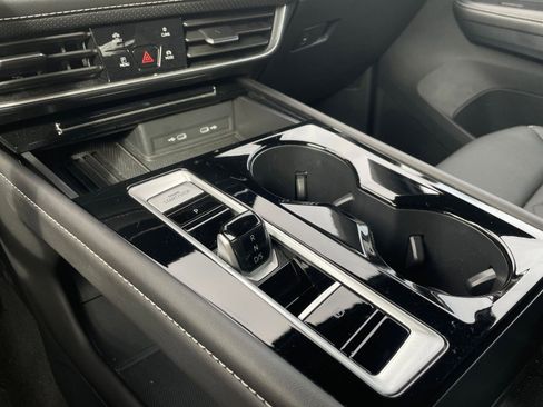 Used 2025 Volkswagen Atlas Cross Sport SE image 43