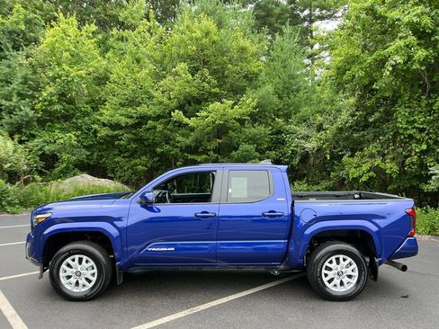 Certified 2024 Toyota Tacoma SR5 AWD/4WD image 2