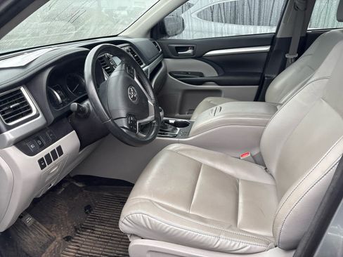 Used 2017 Toyota Highlander XLE AWD/4WD image 9