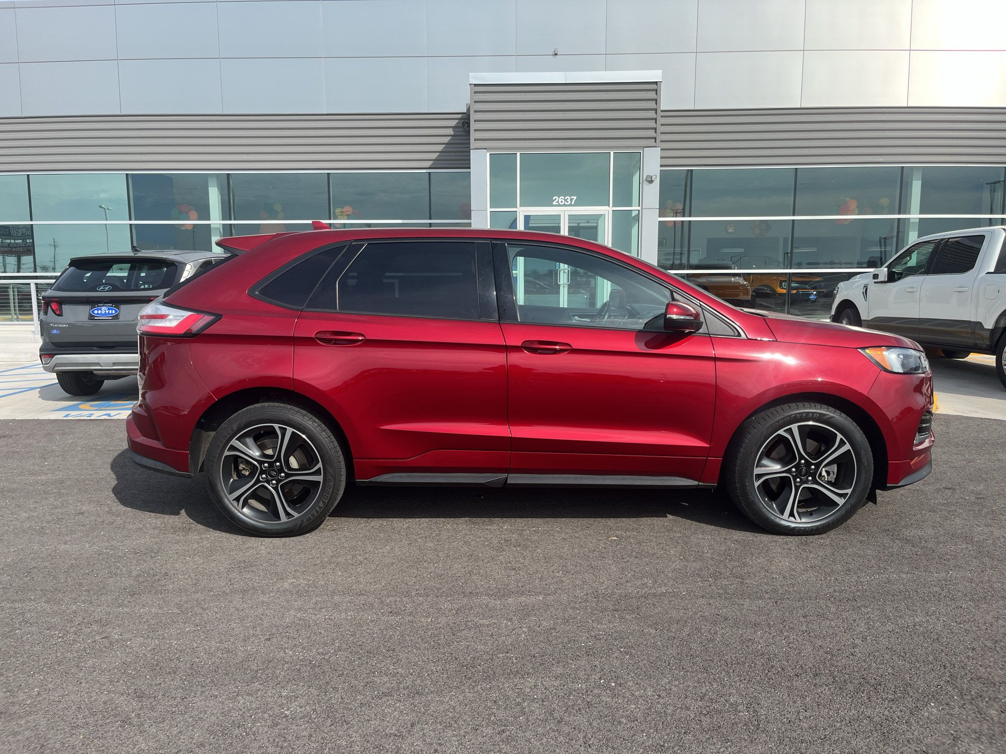 Used 2019 Ford Edge ST AWD/4WD image 2