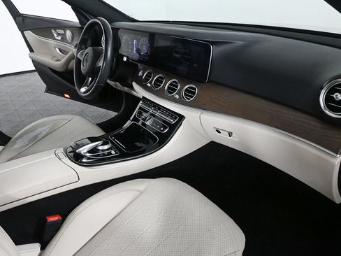 Used 2017 Mercedes-Benz E 300 4MATIC image 23
