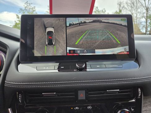 Certified 2025 Nissan Rogue Platinum w/ Tech Package image 9