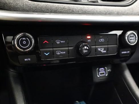 Used 2025 Jeep Compass Latitude AWD/4WD image 23