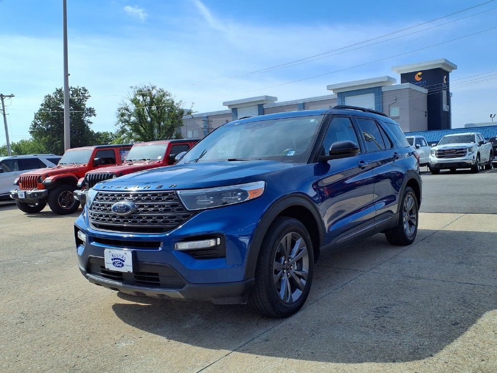 Used 2023 Ford Explorer XLT w/ Equipment Group 202A AWD/4WD image 19