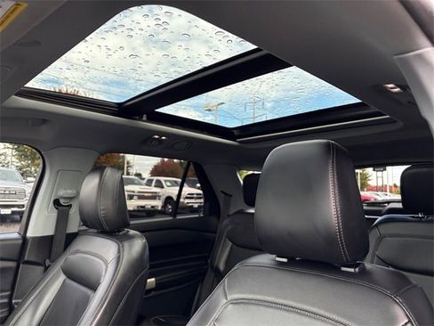 Used 2021 Ford Explorer XLT w/ Equipment Group 202A image 30