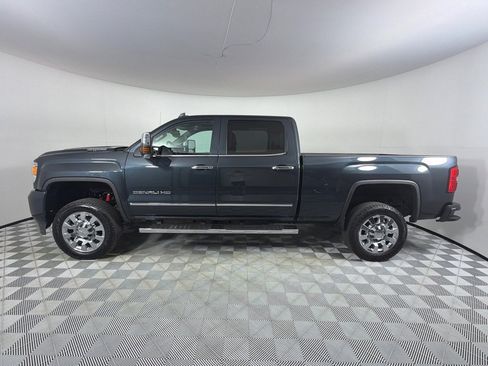 Used 2018 GMC Sierra 2500 Denali w/ Duramax Plus Package AWD/4WD image 8