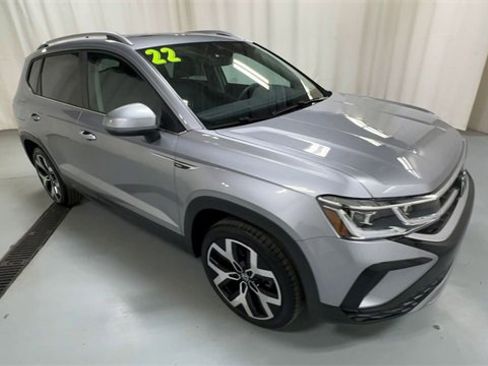 Used 2022 Volkswagen Taos SEL image 2
