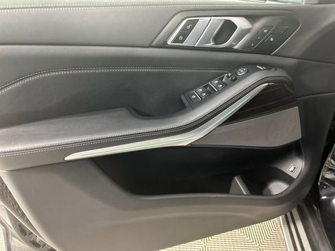 Used 2025 BMW X5 xDrive50e image 11