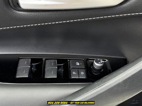 Used 2020 Toyota Corolla SE FWD image 16