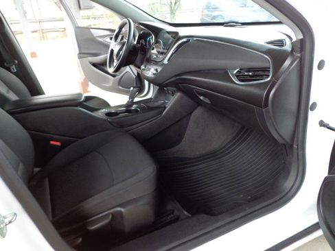 Used 2018 Chevrolet Malibu LT w/ Redline Edition image 16