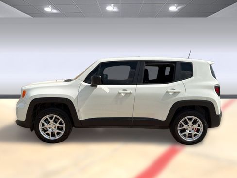 Used 2023 Jeep Renegade Latitude AWD/4WD image 2
