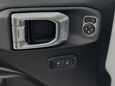 Used 2026 Jeep Wrangler Unlimited Sport AWD/4WD image 17