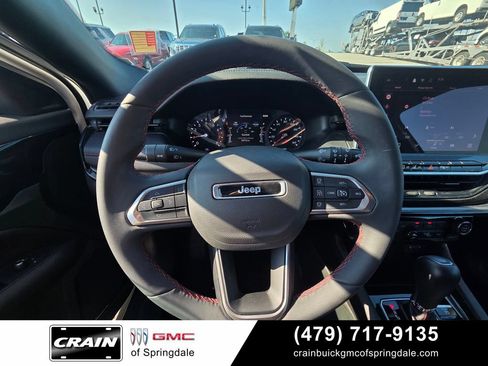 Used 2025 Jeep Compass Trailhawk AWD/4WD image 14