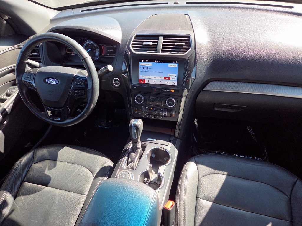 Used 2018 Ford Explorer XLT w/ Equipment Group 202A AWD/4WD image 29
