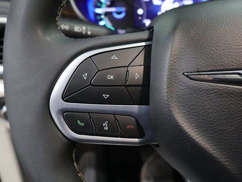 Used 2022 Chrysler Pacifica Limited image 40