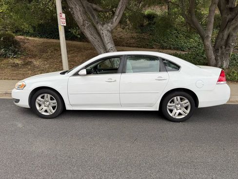 Used 2011 Chevrolet Impala LT FWD image 2