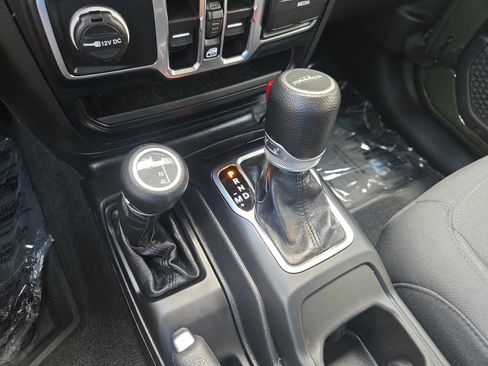 Used 2023 Jeep Gladiator Sport AWD/4WD image 21