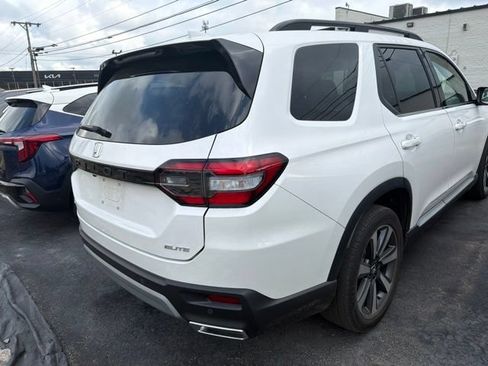 Used 2023 Honda Pilot Elite image 4