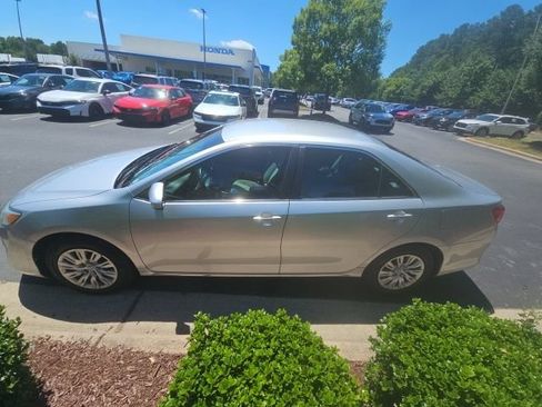 Used 2012 Toyota Camry LE FWD image 2