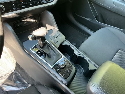 Used 2025 Kia Sportage LX FWD image 36