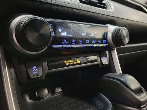 Used 2019 Toyota RAV4 LE w/ All Weather Liner Package AWD/4WD image 20