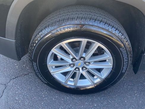 Used 2023 Chevrolet Traverse LT image 14