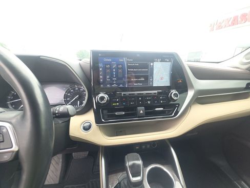 Used 2020 Toyota Highlander Platinum FWD image 20