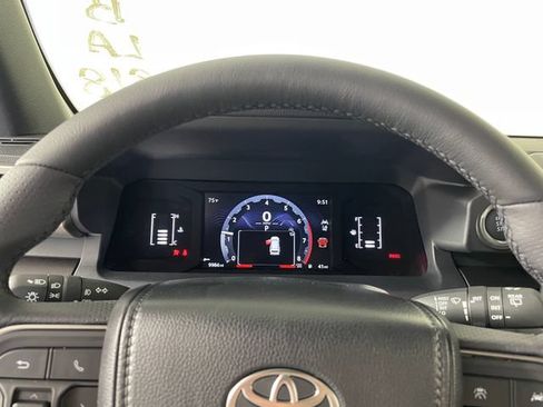 New 2026 Toyota 4Runner SR5 AWD/4WD image 4