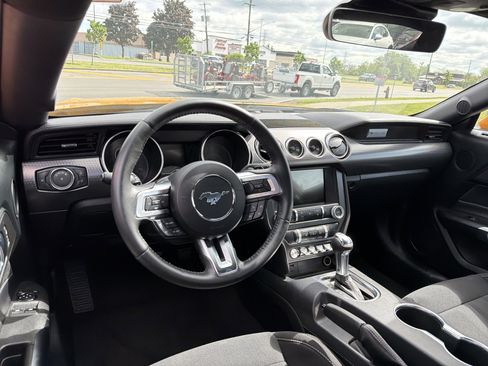 Used 2022 Ford Mustang GT w/ GT Performance Package RWD image 12