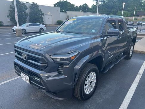 Used 2025 Toyota Tacoma SR5 image 3
