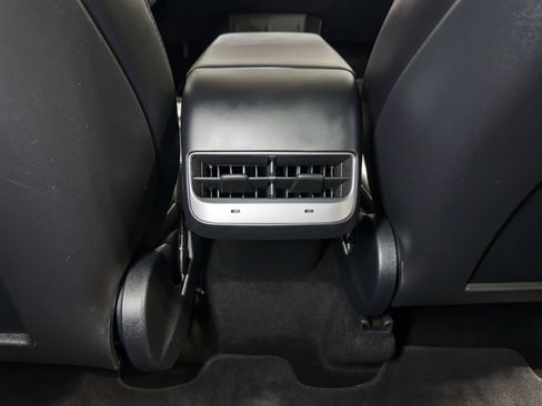 Used 2022 Tesla Model Y Performance AWD/4WD image 19