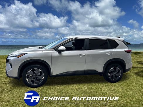 Used 2025 Nissan Rogue SV FWD image 3
