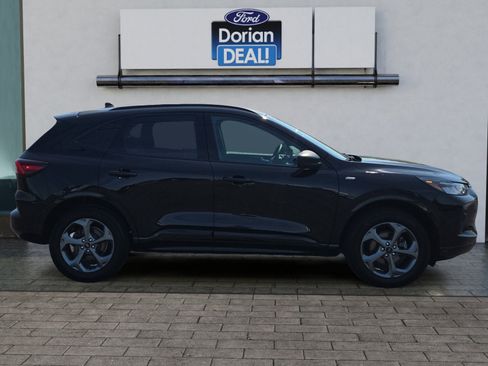 Used 2024 Ford Escape ST-Line w/ Tech Pack #1 AWD/4WD image 2