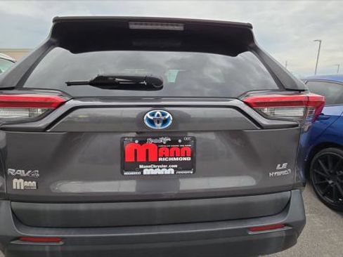 Used 2019 Toyota RAV4 LE image 6