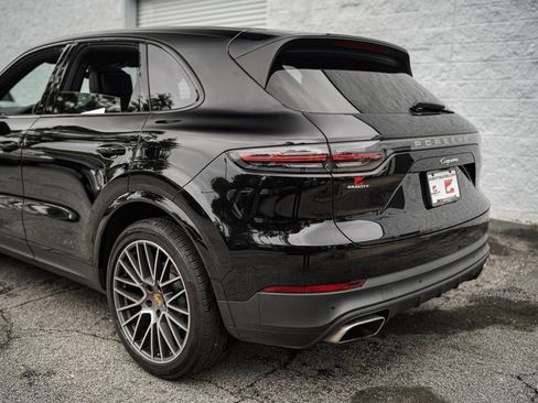 Used 2023 Porsche Cayenne AWD/4WD image 12