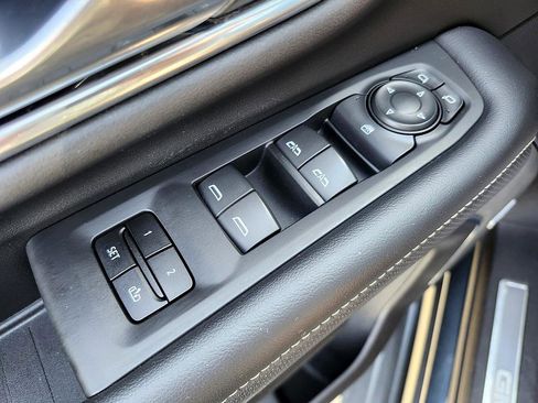 Used 2021 GMC Yukon SLT image 31