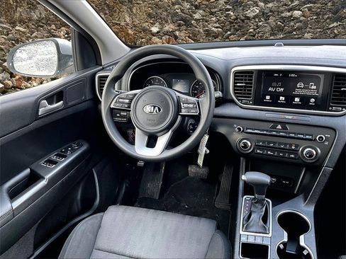Used 2020 Kia Sportage LX image 5
