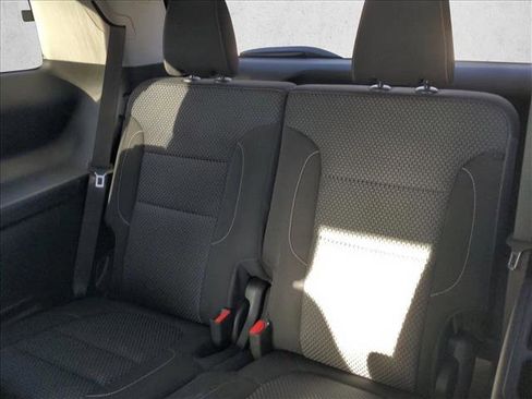 Used 2022 GMC Acadia SLE w/ Driver Convenience Package image 18