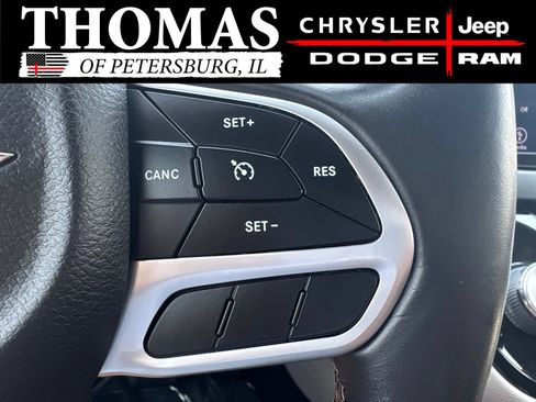 Used 2018 Chrysler Pacifica Touring-L Plus w/ Tire & Wheel Group FWD image 12