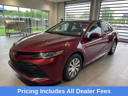 Used 2019 Toyota Camry LE FWD image 3