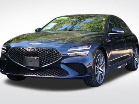 Used 2023 Genesis G70 2.0T image 3