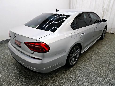 Used 2018 Volkswagen Passat 2.0T R-Line image 6