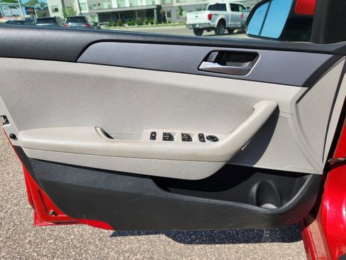 Used 2019 Hyundai Sonata SE FWD image 18